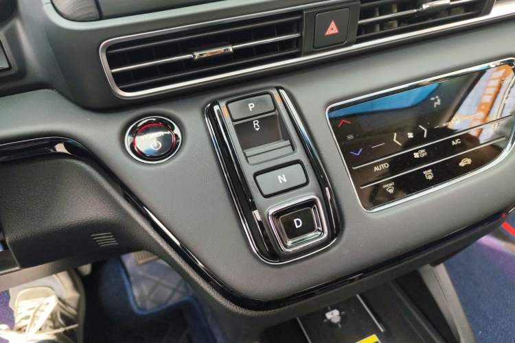 Used Honda Elysion 2024 2.0L eHEV Luxury Edition Gear Lever