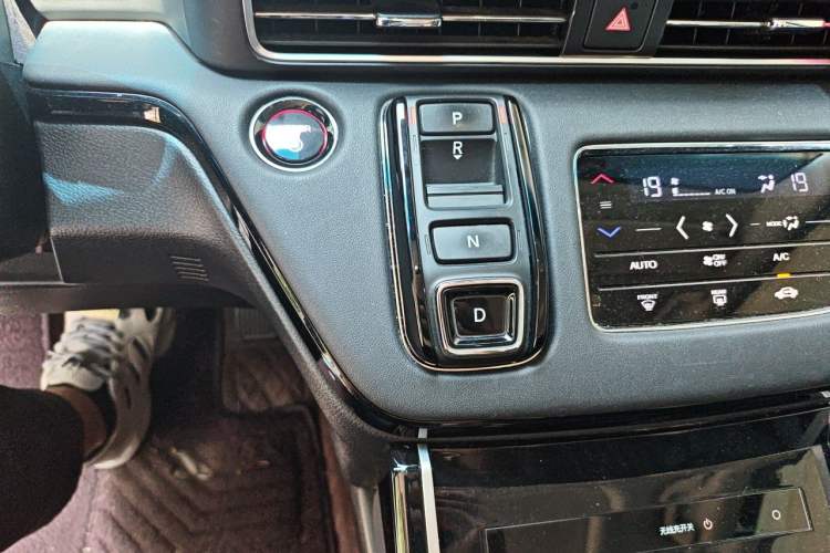 Used Honda Elysion 2024 2.0L eHEV Luxury Edition Gear Lever