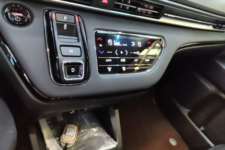 Used Honda Elysion 2024 2.0L eHEV Luxury Edition Gear Lever