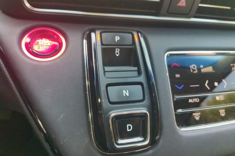 Used Honda Elysion 2024 2.0L eHEV Luxury Edition Gear Lever