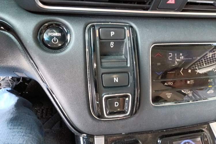 Used Honda Elysion 2024 2.0L eHEV Luxury Edition Gear Lever