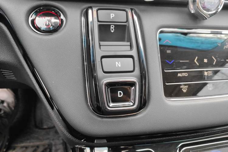 Used Honda Elysion 2024 2.0L eHEV Luxury Edition Gear Lever