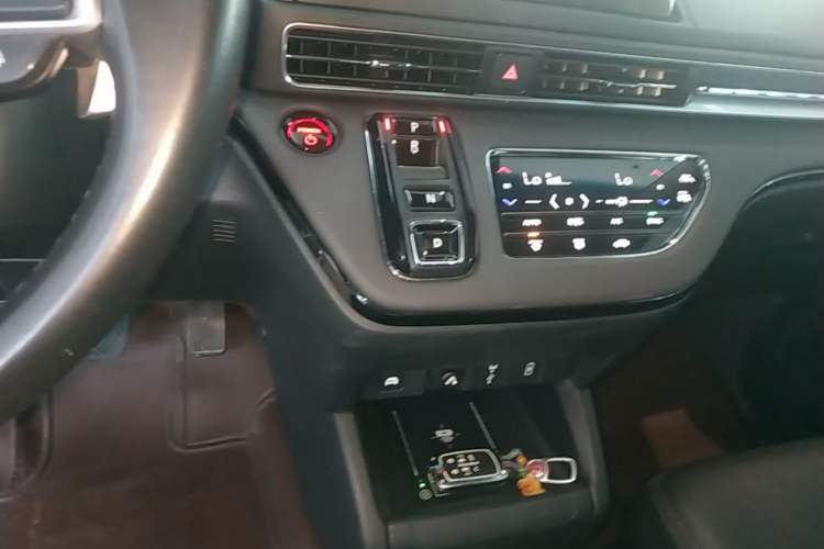 Used Honda Elysion 2024 2.0L eHEV Luxury Edition Gear Lever