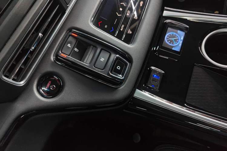 Used Honda Elysion 2024 2.0L eHEV Luxury Edition Gear Lever