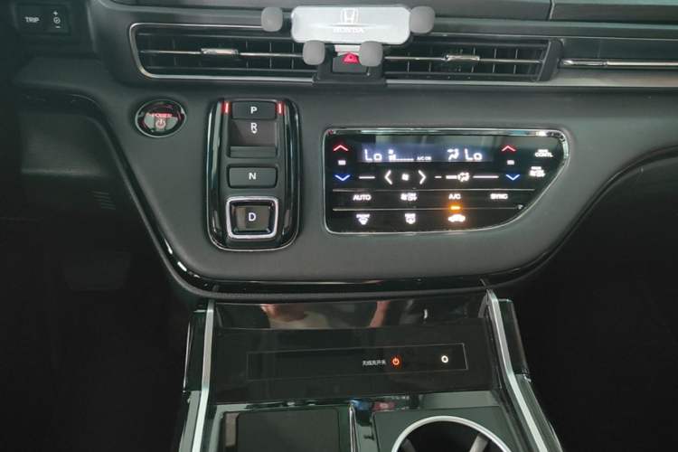 Used Honda Elysion 2024 2.0L eHEV Luxury Edition Gear Lever