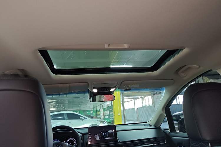 Used Honda Elysion 2024 2.0L eHEV Luxury Edition Headliner