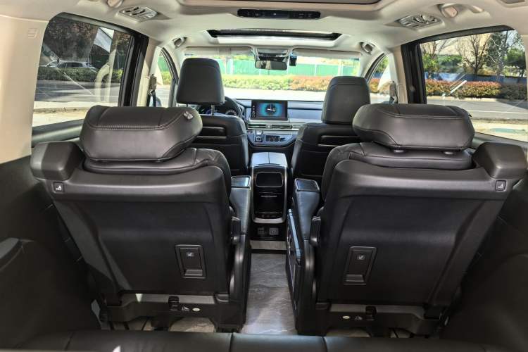 Used Honda Elysion 2024 2.0L eHEV Luxury Edition Headliner