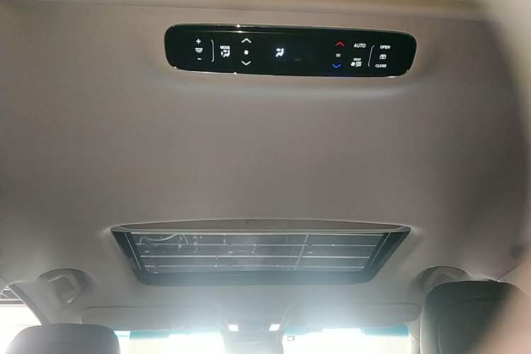 Used Honda Elysion 2024 2.0L eHEV Luxury Edition Headliner