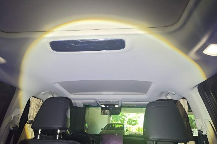 Used Honda Elysion 2024 2.0L eHEV Luxury Edition Headliner
