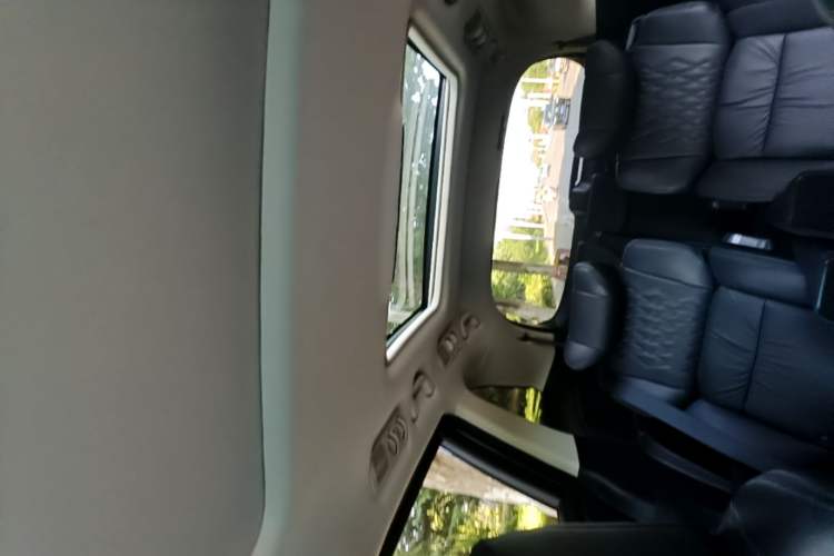 Used Honda Elysion 2024 2.0L eHEV Luxury Edition Headliner
