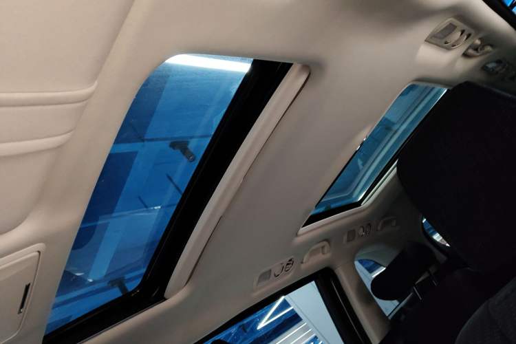 Used Honda Elysion 2024 2.0L eHEV Classic Edition Headliner
