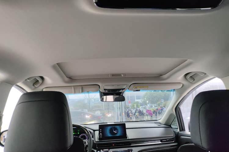 Used Honda Elysion 2024 2.0L eHEV Luxury Edition Headliner