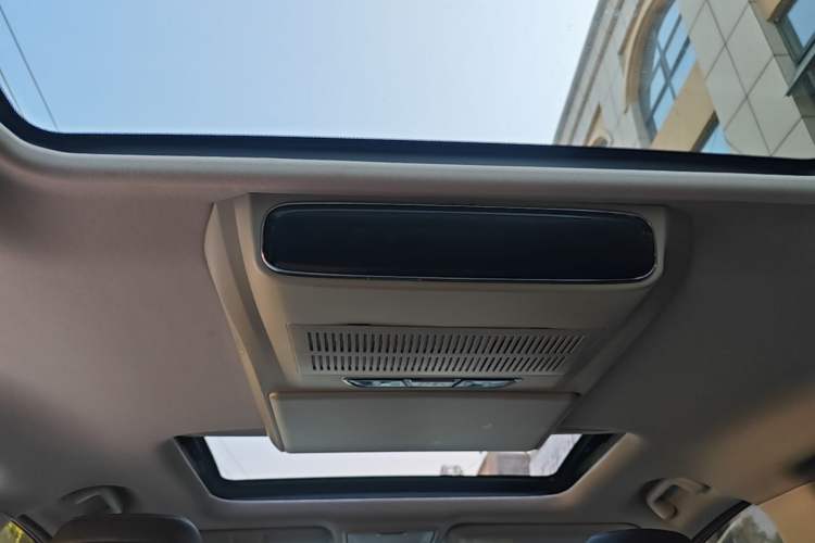 Used Honda Elysion 2024 2.0L eHEV Luxury Edition Headliner
