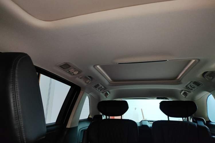 Used Honda Elysion 2024 2.0L eHEV Luxury Edition Headliner