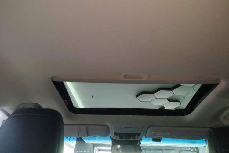 Used Honda Elysion 2024 2.0L eHEV Luxury Edition Headliner