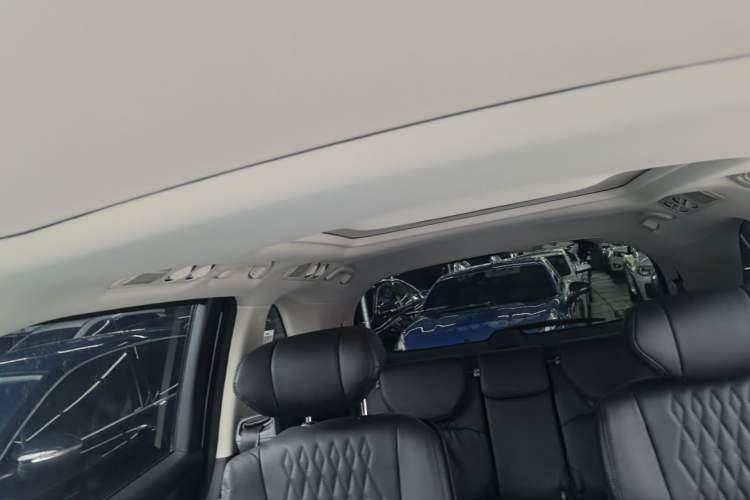 Used Honda Elysion 2024 2.0L eHEV Luxury Edition Headliner