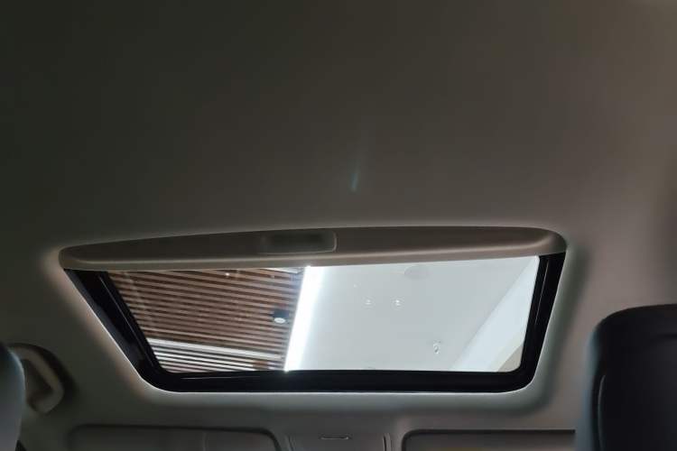 Used Honda Elysion 2024 2.0L eHEV Luxury Edition Headliner