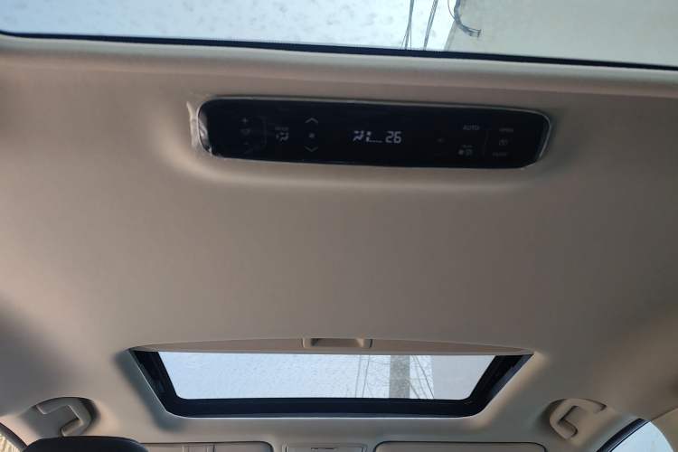 Used Honda Elysion 2024 2.0L eHEV Luxury Edition Headliner