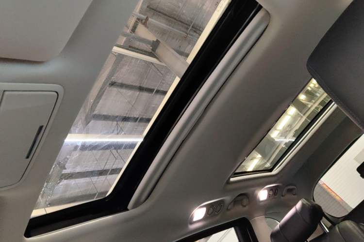 Used Honda Elysion 2024 2.0L eHEV Luxury Edition Headliner