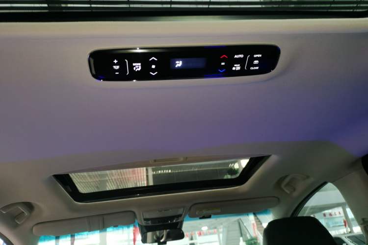 Used Honda Elysion 2024 2.0L eHEV Luxury Edition Headliner