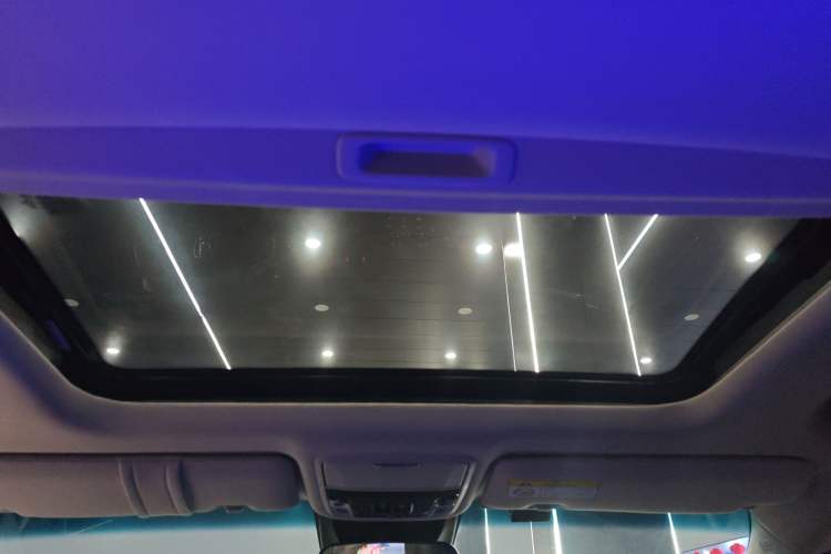 Used Honda Elysion 2024 2.0L eHEV Luxury Edition Headliner