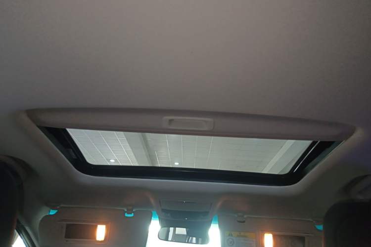 Used Honda Elysion 2024 2.0L eHEV Luxury Edition Headliner