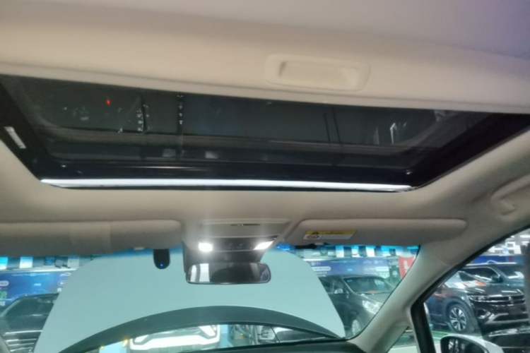 Used Honda Elysion 2024 2.0L eHEV Luxury Edition Headliner