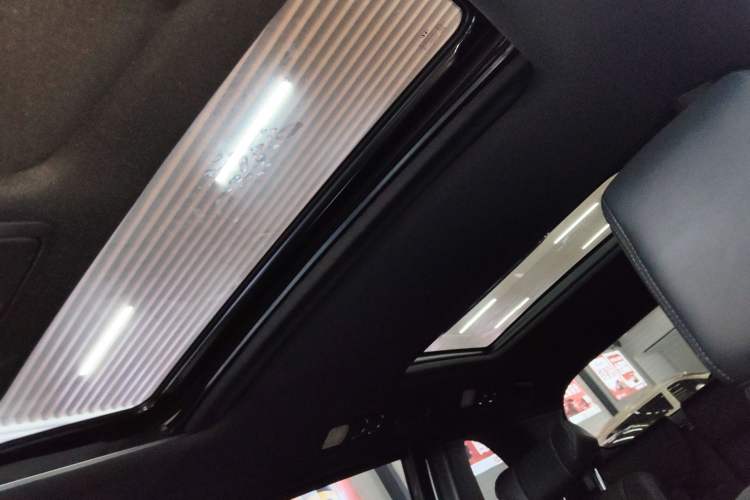 Used Honda Elysion 2024 2.0L eHEV Luxury Edition Headliner