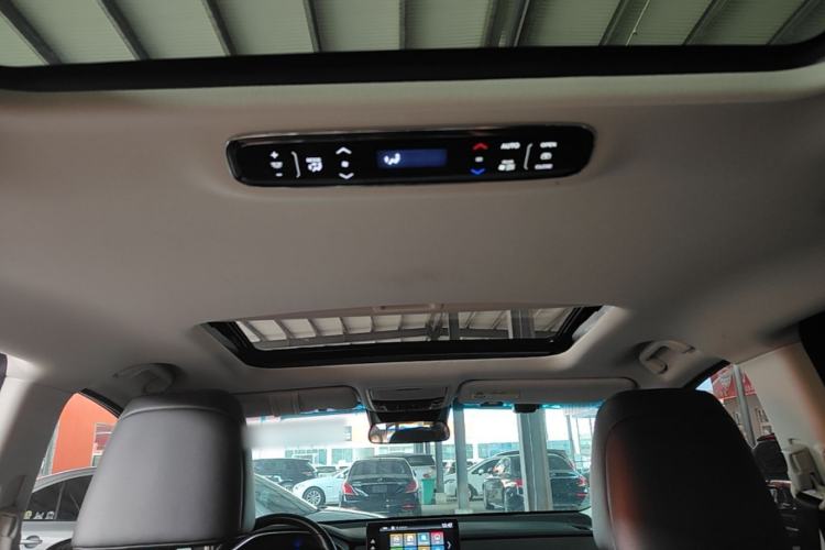 Used Honda Elysion 2024 2.0L eHEV Luxury Edition Headliner