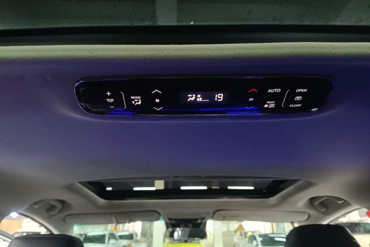 Used Honda Elysion 2024 2.0L eHEV Luxury Edition Headliner