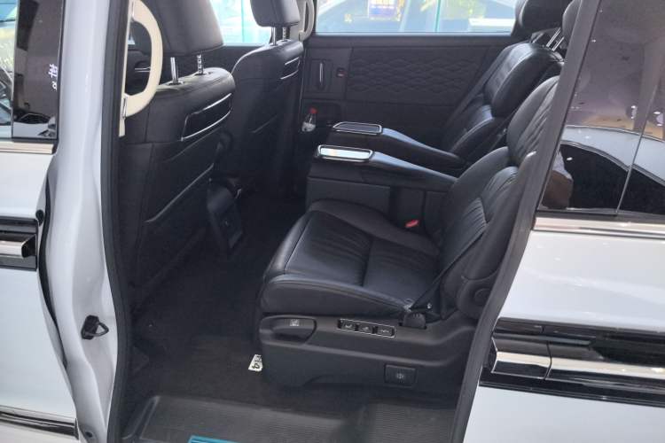Used Honda Elysion 2024 2.0L eHEV Ultimate Edition Interior 1