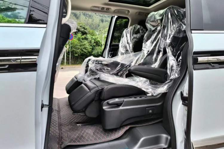 Used Honda Elysion 2024 2.0L eHEV Luxury Edition Interior 1