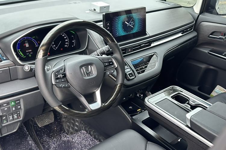 Used Honda Elysion 2024 2.0L eHEV Luxury Edition Interior 1