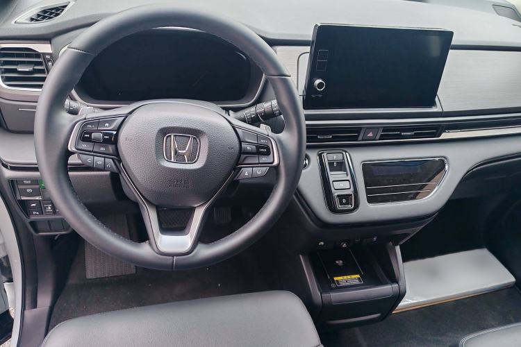 Used Honda Elysion 2024 2.0L eHEV Luxury Edition Interior 1