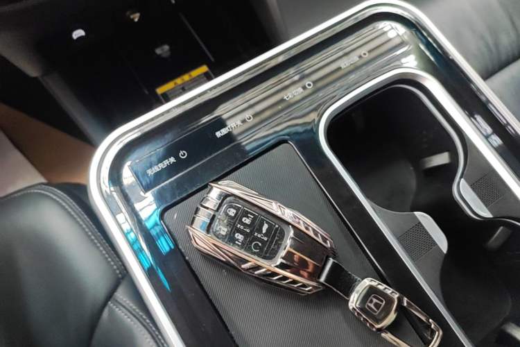 Used Honda Elysion 2024 2.0L eHEV Luxury Edition Interior 1