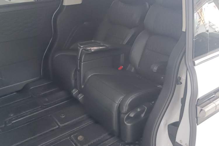 Used Honda Elysion 2024 2.0L eHEV Luxury Edition Interior 1