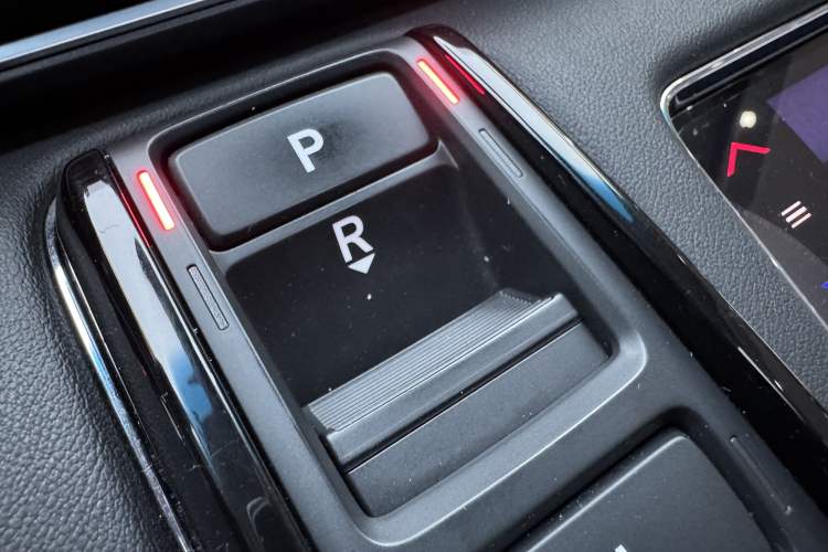 Used Honda Elysion 2024 2.0L eHEV Luxury Edition Interior 1