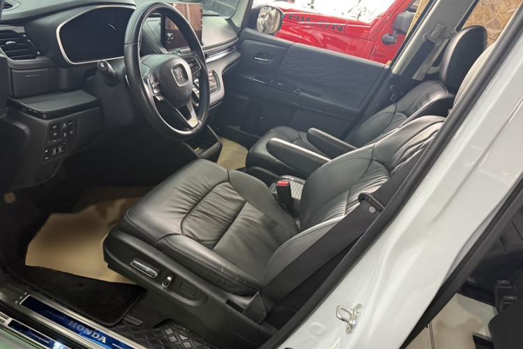 Used Honda Elysion 2024 2.0L eHEV Luxury Edition Interior 1