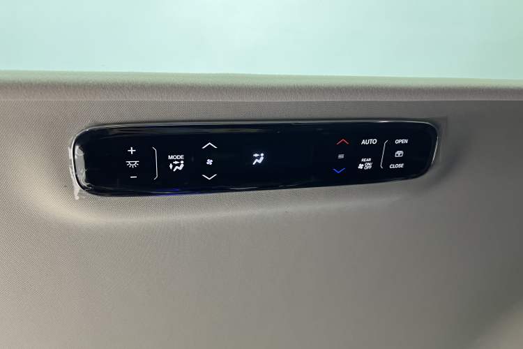 Used Honda Elysion 2024 2.0L eHEV Luxury Edition Interior 1