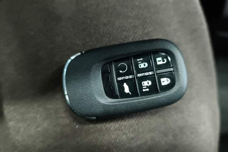 Used Honda Elysion 2024 2.0L eHEV Luxury Edition Interior 1