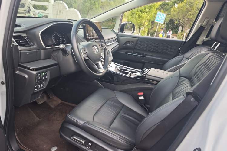 Used Honda Elysion 2024 2.0L eHEV Luxury Edition Interior 1