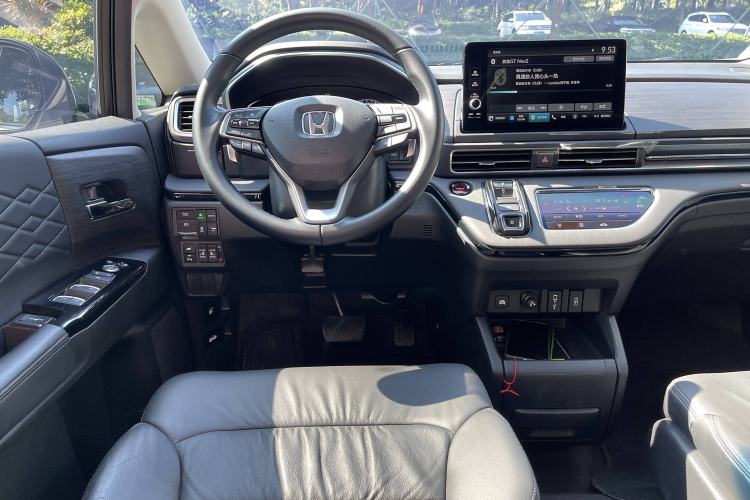 Used Honda Elysion 2024 2.0L eHEV Luxury Edition Interior 11