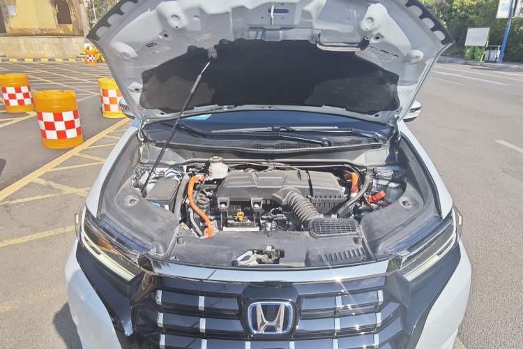 Used Honda Elysion 2024 2.0L eHEV Luxury Edition Interior 11