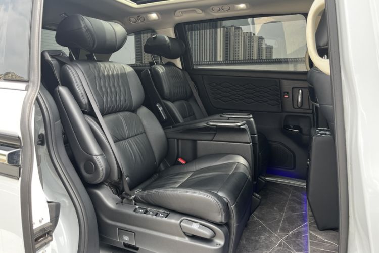 Used Honda Elysion 2024 2.0L eHEV Luxury Edition Interior 11