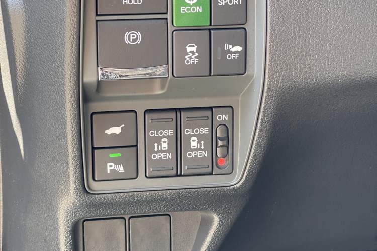 Used Honda Elysion 2024 2.0L eHEV Luxury Edition Interior 13