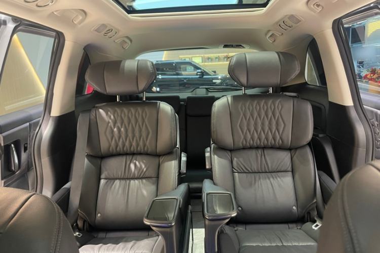 Used Honda Elysion 2024 2.0L eHEV Luxury Edition Interior 14