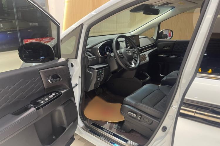 Used Honda Elysion 2024 2.0L eHEV Luxury Edition Interior 15