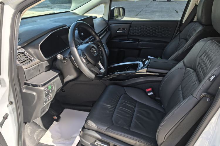 Used Honda Elysion 2024 2.0L eHEV Luxury Edition Interior 2