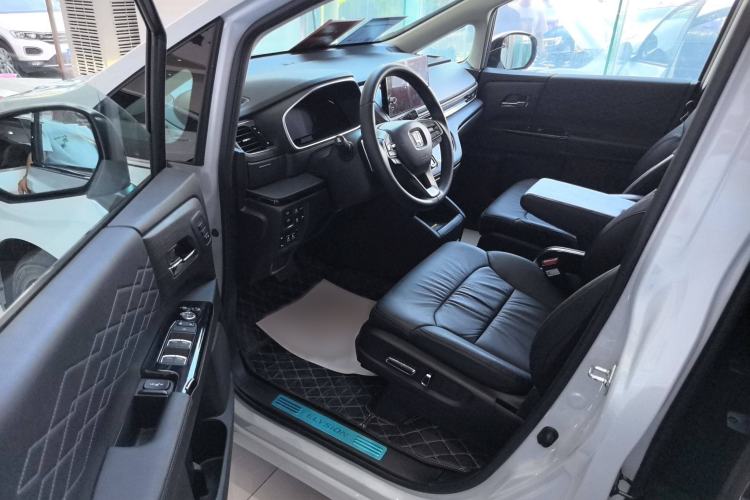 Used Honda Elysion 2024 2.0L eHEV Ultimate Edition Interior 2
