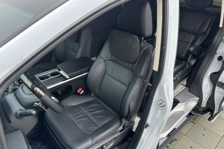 Used Honda Elysion 2024 2.0L eHEV Luxury Edition Interior 2
